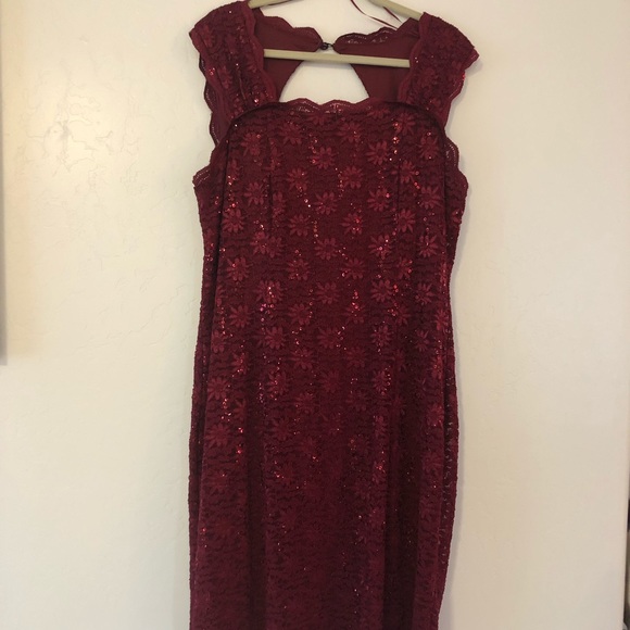 R & M Richards Dresses & Skirts - EUC R&M Richards Dress Burgundy Shimmer